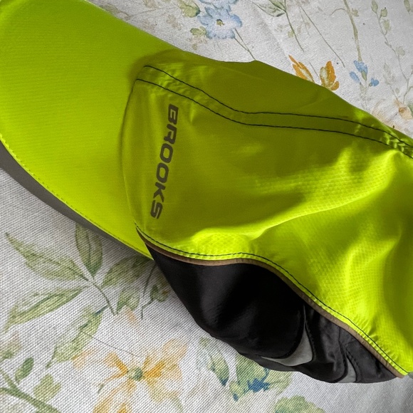 Brooks neon yellow running hat OS - Picture 2 of 4